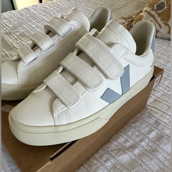 *SOLD* Veja - Recife logo white and steel - Picture 2 of 6